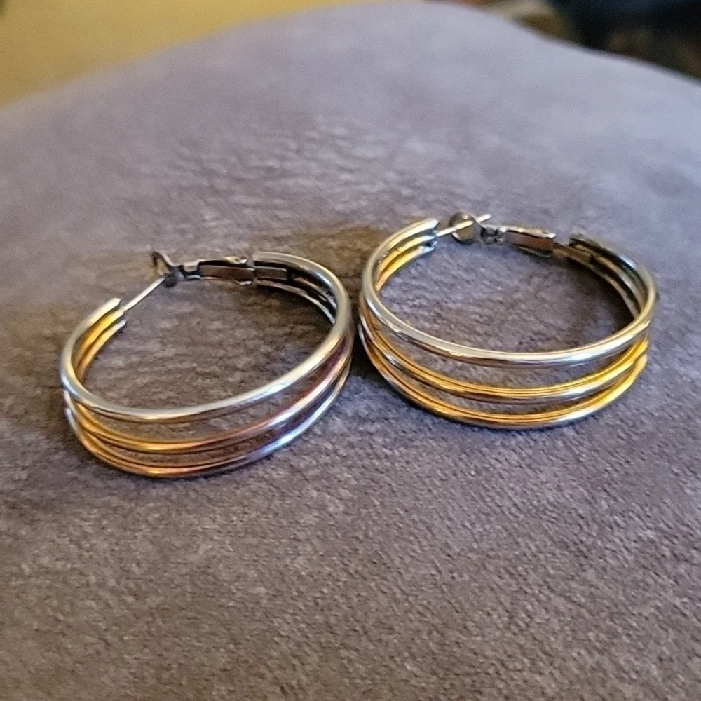 Vintage offers earring